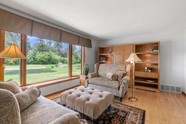 15700 5th Avenue N, Plymouth, MN 55447