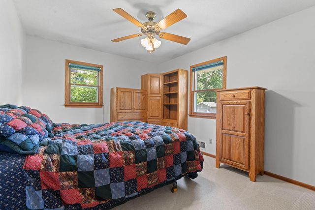 15700 5th Avenue N, Plymouth, MN 55447
