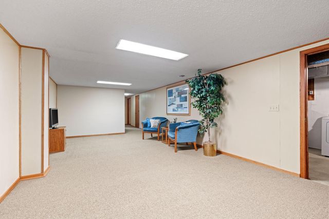 15700 5th Avenue N, Plymouth, MN 55447