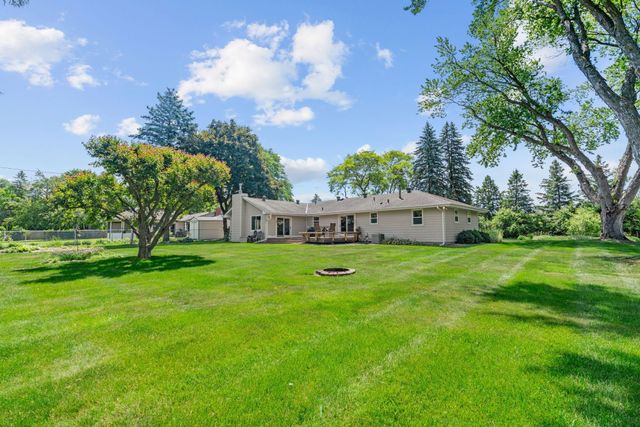 15700 5th Avenue N, Plymouth, MN 55447