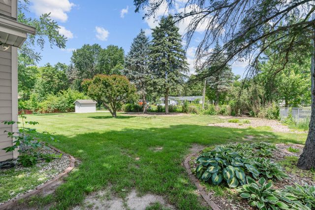 15700 5th Avenue N, Plymouth, MN 55447
