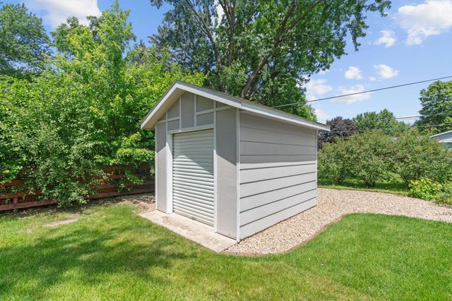 15700 5th Avenue N, Plymouth, MN 55447