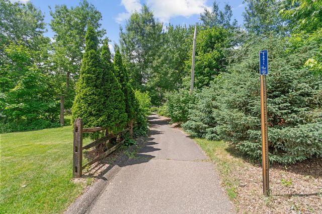 15700 5th Avenue N, Plymouth, MN 55447