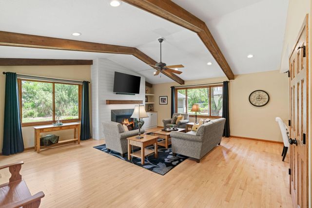 15700 5th Avenue N, Plymouth, MN 55447