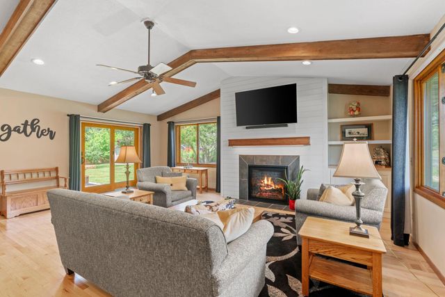 15700 5th Avenue N, Plymouth, MN 55447