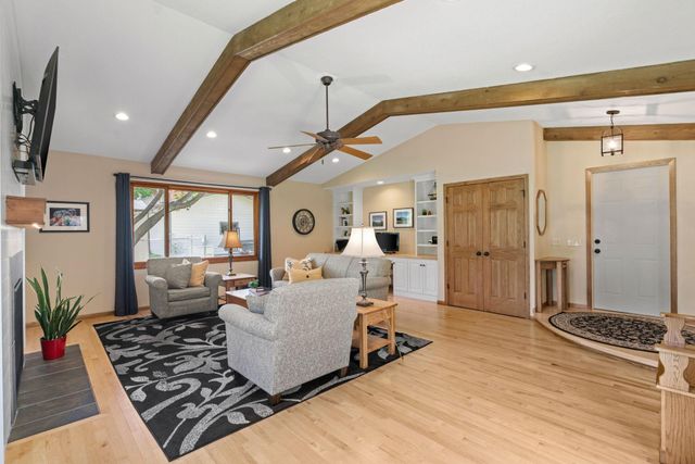 15700 5th Avenue N, Plymouth, MN 55447