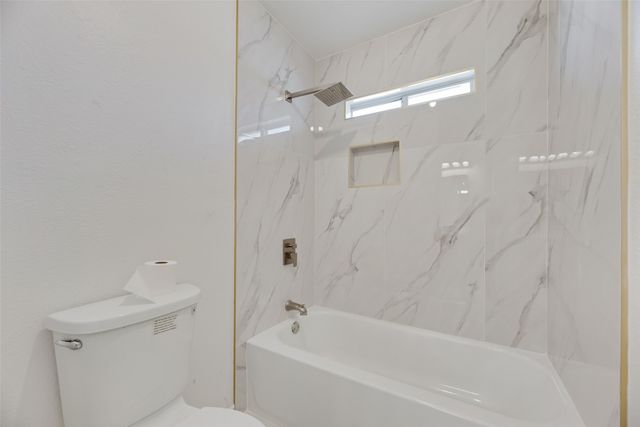 812 Isla Verde Plaza, Dallas, TX 75211