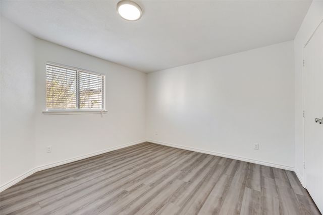 812 Isla Verde Plaza, Dallas, TX 75211