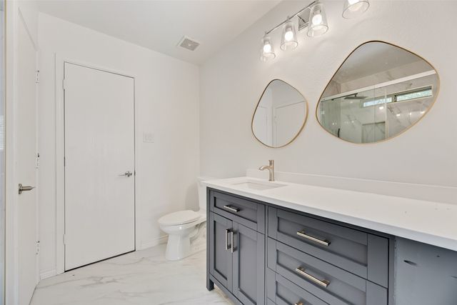 812 Isla Verde Plaza, Dallas, TX 75211