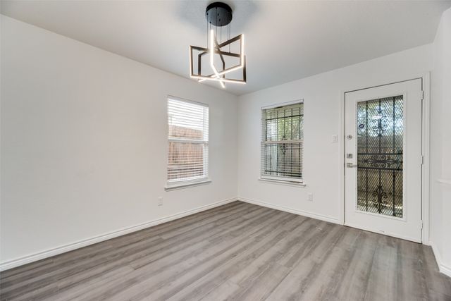 812 Isla Verde Plaza, Dallas, TX 75211