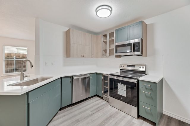 812 Isla Verde Plaza, Dallas, TX 75211