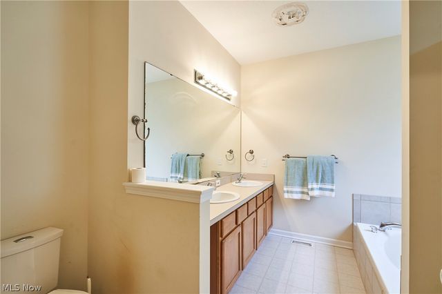 1096 Venice Court, Macedonia, OH 44056