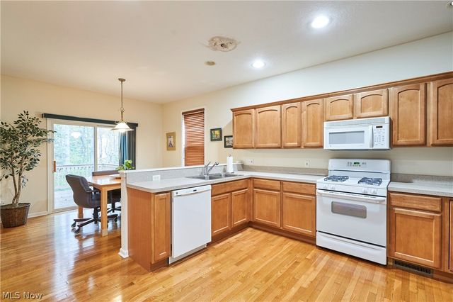 1096 Venice Court, Macedonia, OH 44056