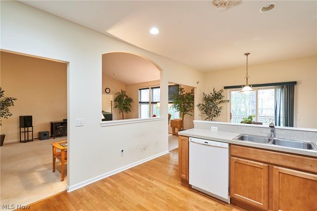 1096 Venice Court, Macedonia, OH 44056