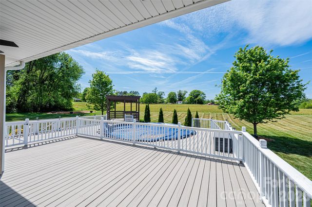 379 Horseshoe Bend Road, Hudson, NC 28638