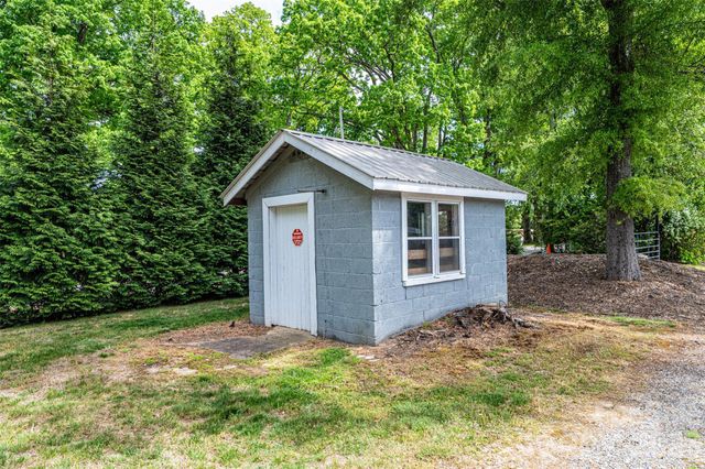379 Horseshoe Bend Road, Hudson, NC 28638