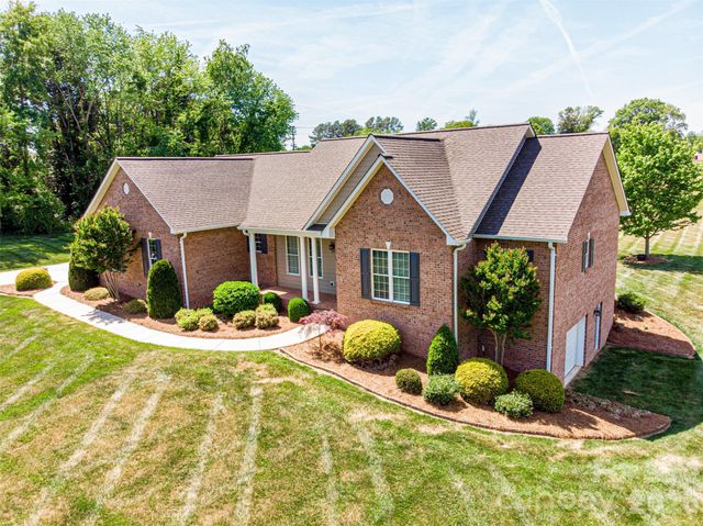 379 Horseshoe Bend Road, Hudson, NC 28638