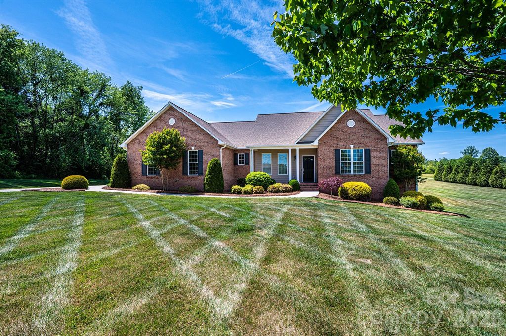 379 Horseshoe Bend Road, Hudson, NC 28638