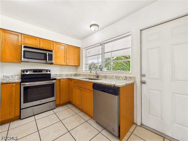 794 Hydrangea DR, North Fort Myers, FL 33903