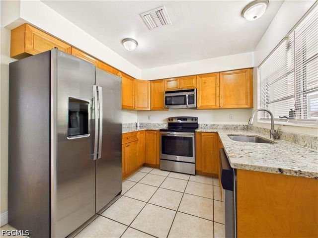 794 Hydrangea DR, North Fort Myers, FL 33903