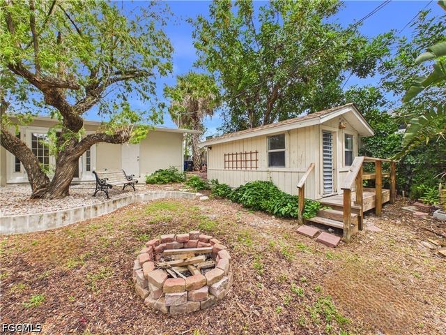 794 Hydrangea DR, North Fort Myers, FL 33903