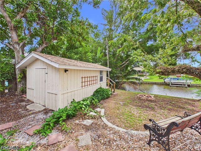 794 Hydrangea DR, North Fort Myers, FL 33903