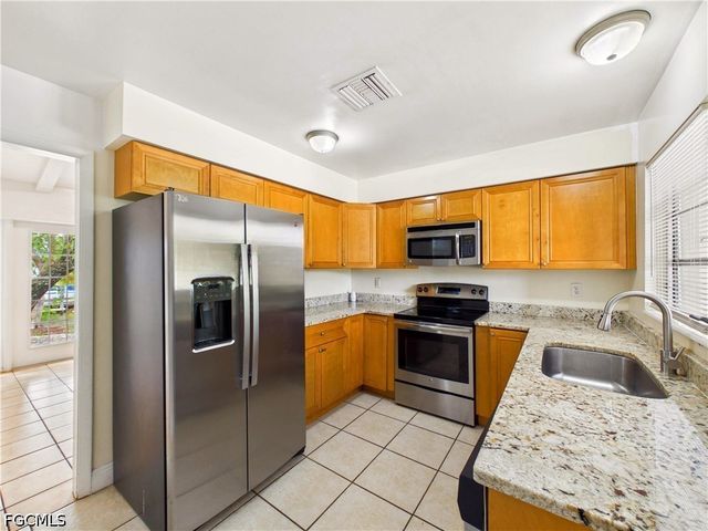 794 Hydrangea DR, North Fort Myers, FL 33903