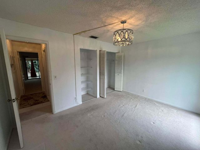 4863 Sable Pine Circle D, West Palm Beach, FL 33417