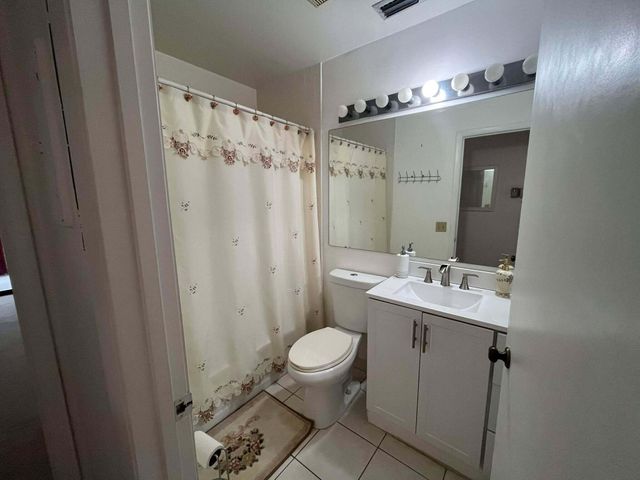 4863 Sable Pine Circle D, West Palm Beach, FL 33417