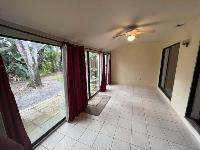 4863 Sable Pine Circle D, West Palm Beach, FL 33417