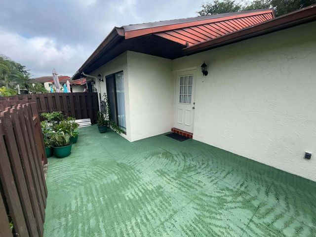 4863 Sable Pine Circle D, West Palm Beach, FL 33417