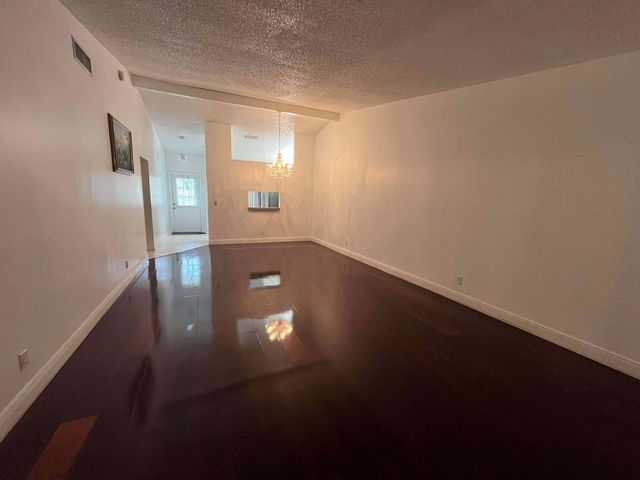 4863 Sable Pine Circle D, West Palm Beach, FL 33417