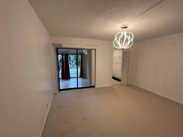 4863 Sable Pine Circle D, West Palm Beach, FL 33417