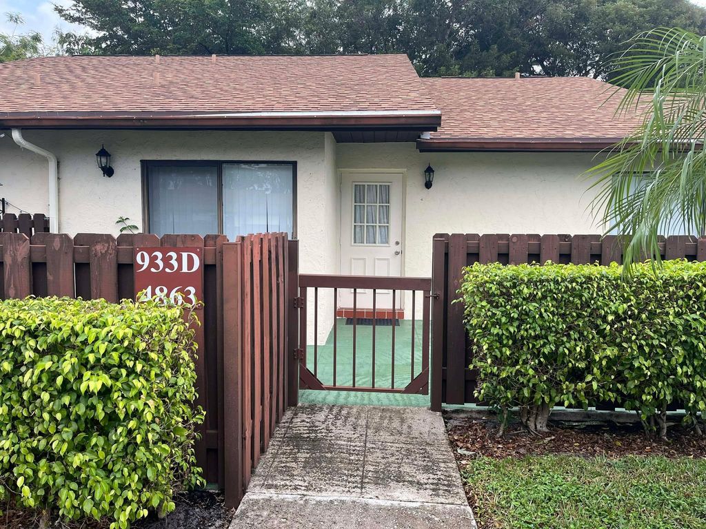 4863 Sable Pine Circle D, West Palm Beach, FL 33417