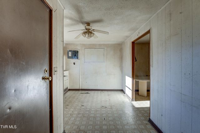 212 West Chilhowie Avenue, Johnson City, TN 37604