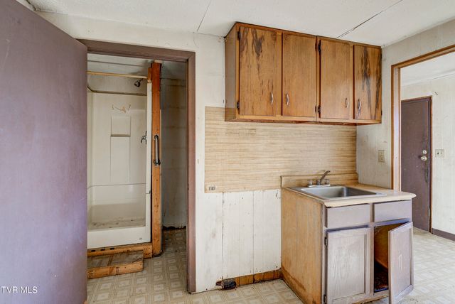 212 West Chilhowie Avenue, Johnson City, TN 37604