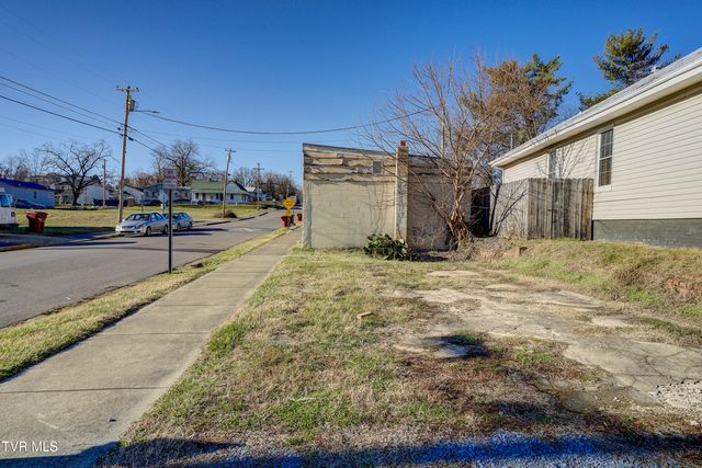 212 West Chilhowie Avenue, Johnson City, TN 37604