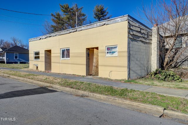 212 West Chilhowie Avenue, Johnson City, TN 37604