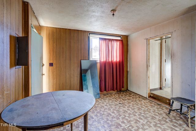 212 West Chilhowie Avenue, Johnson City, TN 37604