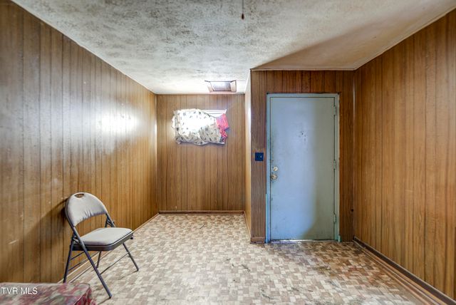 212 West Chilhowie Avenue, Johnson City, TN 37604