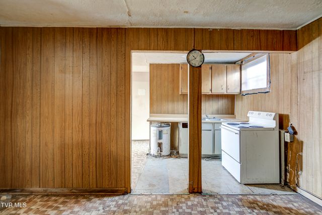 212 West Chilhowie Avenue, Johnson City, TN 37604