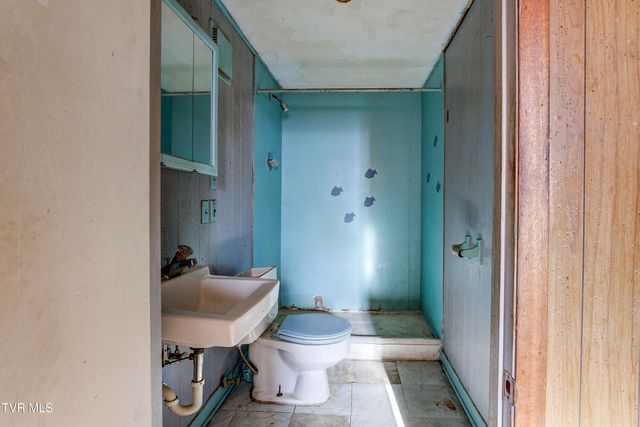 212 West Chilhowie Avenue, Johnson City, TN 37604