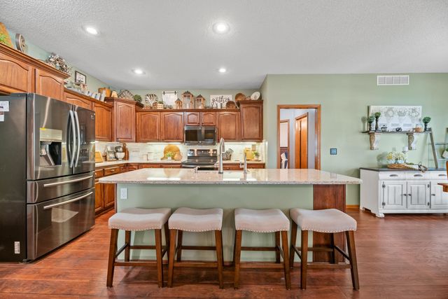 1405 E Hidden Ridge Ct, Derby, KS 67037