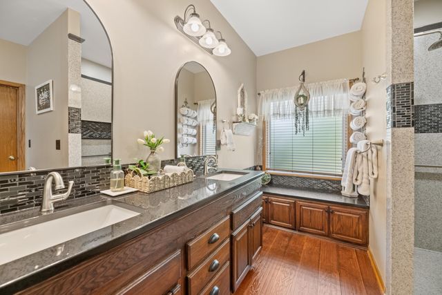 1405 E Hidden Ridge Ct, Derby, KS 67037