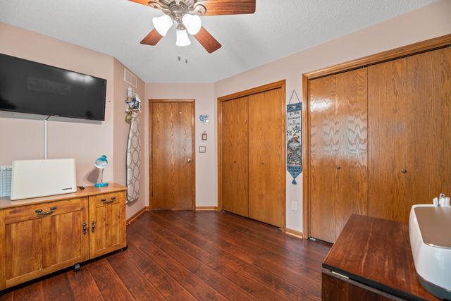 1405 E Hidden Ridge Ct, Derby, KS 67037