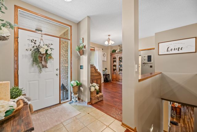 1405 E Hidden Ridge Ct, Derby, KS 67037