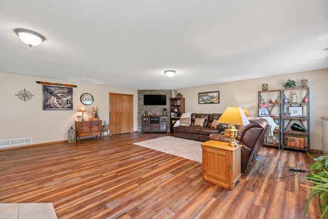 1405 E Hidden Ridge Ct, Derby, KS 67037