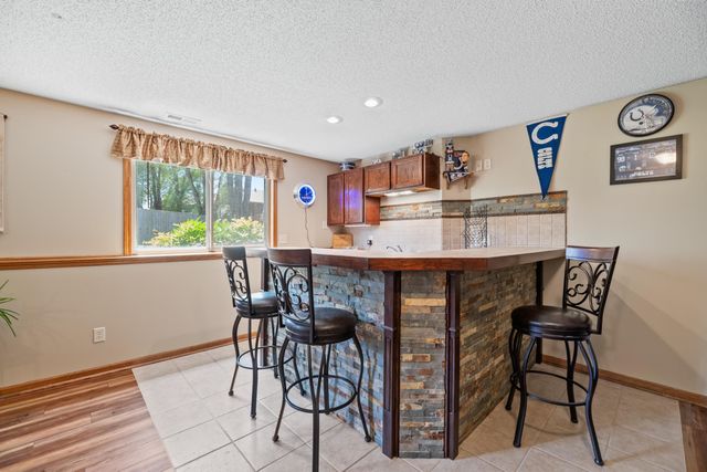 1405 E Hidden Ridge Ct, Derby, KS 67037