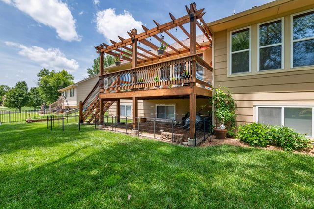 1405 E Hidden Ridge Ct, Derby, KS 67037