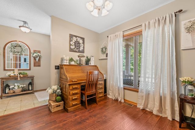 1405 E Hidden Ridge Ct, Derby, KS 67037